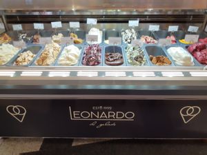 Vegan selection on the right at Gelateria Leonardo - Hauptbahnhof in Zurich