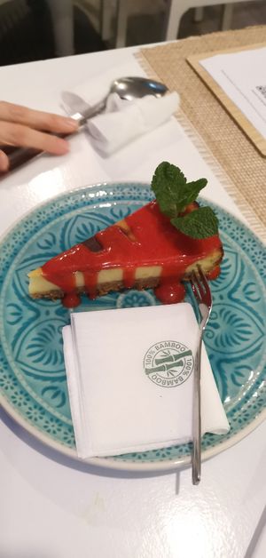 Käsekuchen at Nao Vegan Cafe & Bar in Hamburg