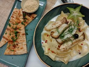 Pasta and garlic bread 😍 at Nao Vegan Cafe & Bar in Hamburg
