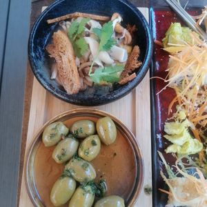 Oliven / eingelegte Svhwammerl at Paul's in Linz