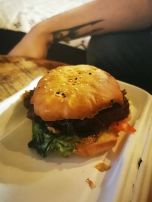 BBQ Burger Delivery at Pfannenzauber in Aachen