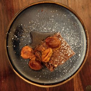 Chocolate tartlet with plum compote at Pfannenzauber in Aachen