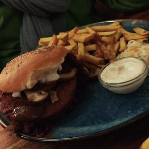 Saisonburger mit Champignons und Trüffelmayo at Pfannenzauber in Aachen