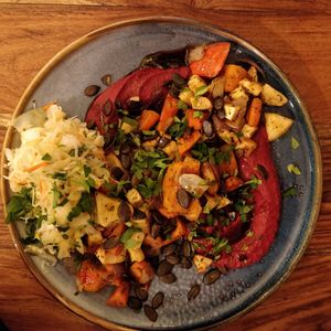 Saisonal dish: Braised vegetables on bean puree, chicory apple salad and smoked pumpkin seeds at Pfannenzauber in Aachen