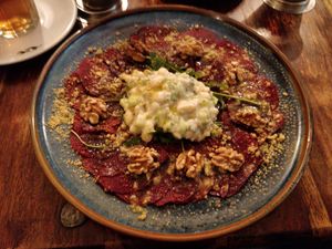 Saisonal starter: Beetroot carpaccio with Mediterranean bean salad. at Pfannenzauber in Aachen