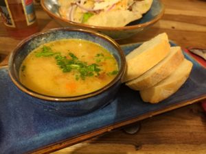 Seasonal starter: Tuscan savoury bean soup (April 2024)  at Pfannenzauber in Aachen