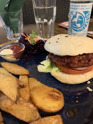 Burger & Kartoffelspalten at Pfannenzauber in Aachen
