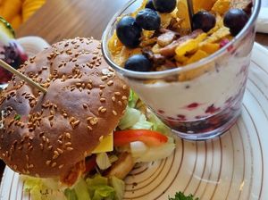 Veganer brackfast burger at Zoom Cafe & Photo Studio in Chemnitz