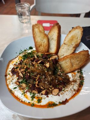 Berenjenas harissa (vegetarianas) at Cantina Lab in Barcelona