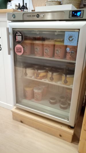 Helados veganos de distintos sabores at Millor a granel in Palamos