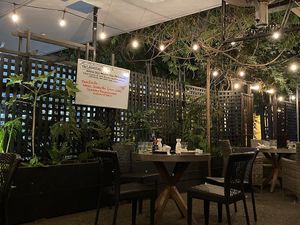 Outdoor Dining at Mobo Sushi in Santa Cruz