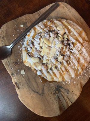 Cinnamon roll  at Moon and Sons in Caen