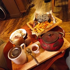 Burger vegan Beyoncé + Latte at Moon and Sons in Caen