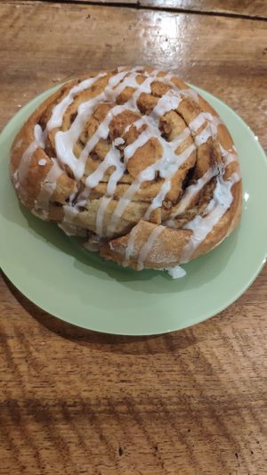 Cinnamon Roll at Moon and Sons in Caen