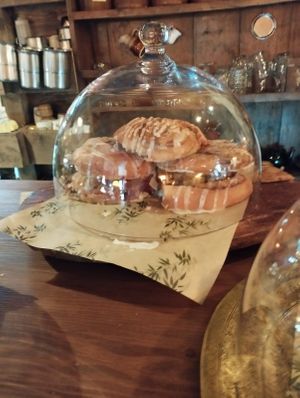 Cinnamon rolls at Moon and Sons in Caen