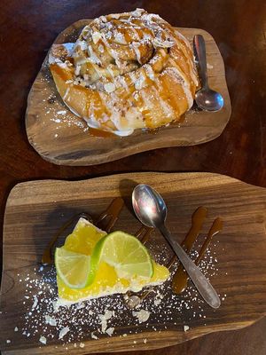 Cinnamon roll and cheesecake   at Moon and Sons in Caen