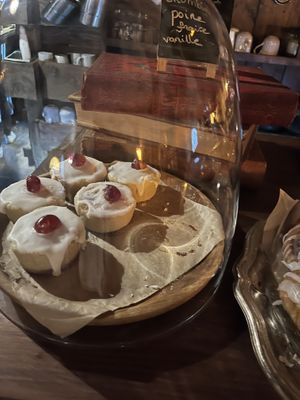 Scones  at Moon and Sons in Caen