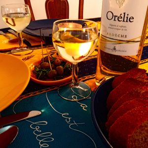 La Source table d'hôtes with local wine at La Source in Le Teil