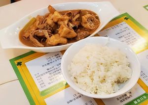 Beef Brisket with Bean Curd Sheet on Rice (Vegan) 枝竹牛腩飯 at Ben Zhen Vegetarian Cafe 新本真茶餐室 in Hong Kong Island