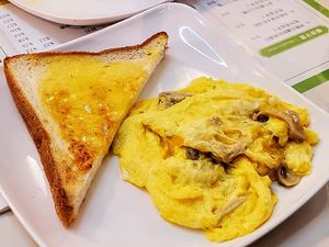 food at Ben Zhen Vegetarian Cafe 新本真茶餐室 in Hong Kong Island