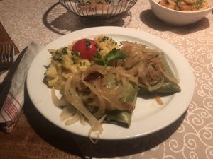 Vegan maultaschen with potatoesalad.  at Darmstädter Ratskeller Hausbrauerei in Darmstadt