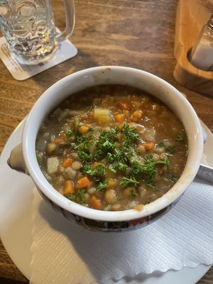 veganer Linseneintopf mit Brötchen  at Darmstädter Ratskeller Hausbrauerei in Darmstadt
