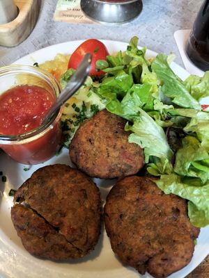 Linsenfrikadellen mit Kartoffelsalat, Tomatensugo und Blattsalat at Darmstädter Ratskeller Hausbrauerei in Darmstadt
