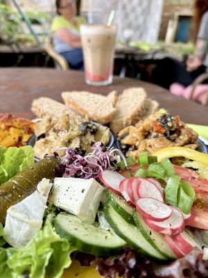 Visch-Teller ⭐️⭐️⭐️⭐️⭐️  at BABA Handmade Cafe in Leipzig