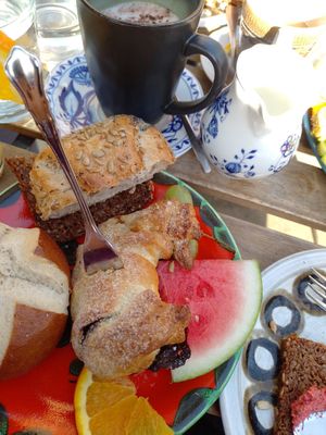 Schoko-bananen-croissant und Brötchen vom großen Frühstück vom 28.02.26 at BABA Handmade Cafe in Leipzig