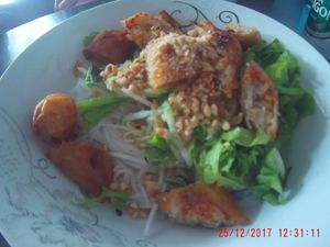 Rice noodles with chopped Vegan spring rolls, lettuce , soy sprouts and crushed peanuts at Cay Sung in Phu Quoc
