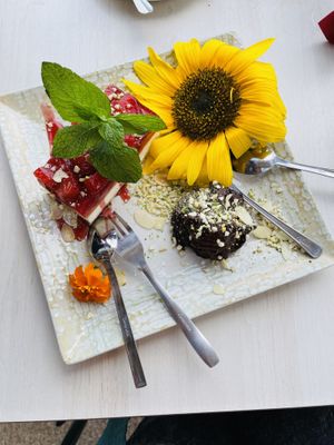 Cheesecake / mousse Au chocolate   at Organic in Mallorca