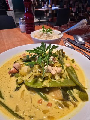 Green curry with seasonal vegetables 26€ at De Garage in Kortrijk
