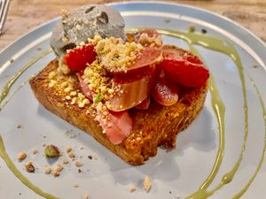 Brioche, rabarber, pompoenpit-ijs, matcha at Yasai Gent  in Ghent