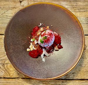 Chocolade, rode vruchten, kokos at Yasai Gent  in Ghent