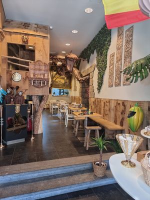 Interior at Moana Pokebowls in Bruges