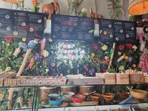 Counter at Moana Pokebowls in Bruges