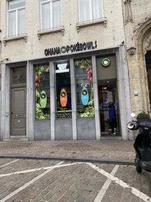 Outside at Moana Pokebowls in Bruges