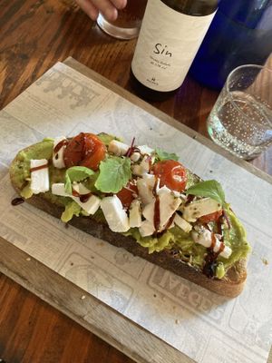 Avocado Sandwich mit veganem Feta Käse  at Esquina in Lanzarote