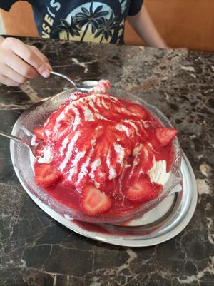 XL SpaghettiEis 8,30 € (nicht teurer mit veganem VanilleEis 👍) at Eisoase - Werler in Hamm