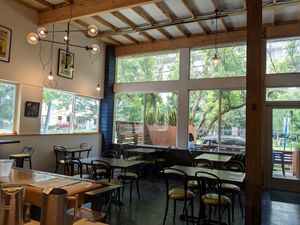 Indoor dining room at Mo' Brunch + Brews in Houston