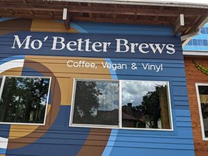 View from the parking lot at Mo' Brunch + Brews in Houston