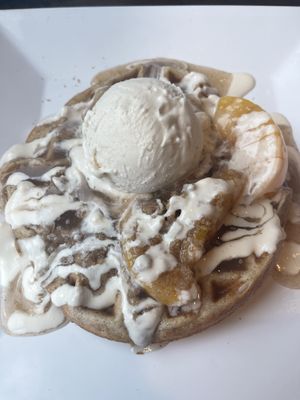 Peach cobbler waffles with ice cream 🧇   at Mo' Brunch + Brews in Houston