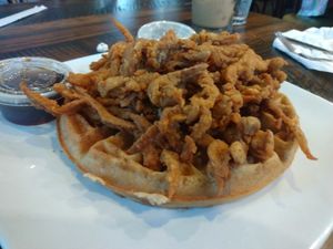 Chik'n and Waffles at Mo' Brunch + Brews in Houston