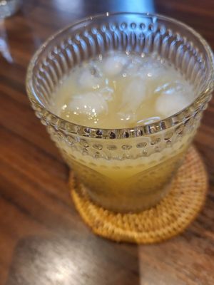 organic apple juice at Yasai Cafe Kukuri in Tokyo