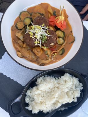 Curry with Cauliflower-rice and vegan tikka masala ‚meatballs'  at Schlosskeller in Bad Hindelang