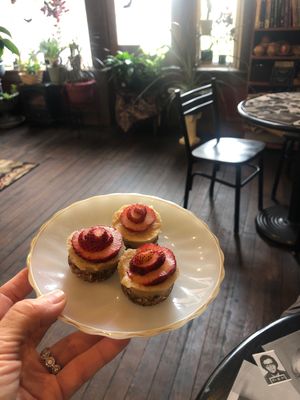 Vegan SOS free tarts in the house !  at Mugshots in Wheeling