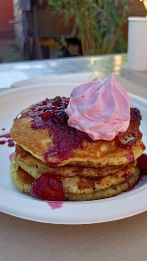 Pancakes with red fruit at Veganitzat in Corca