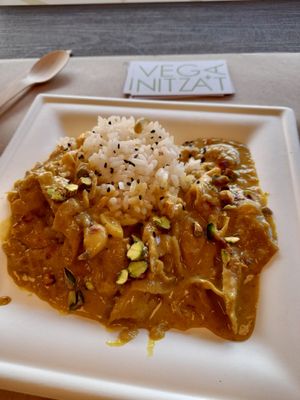 "Chicken"-Curry at Veganitzat in Corca