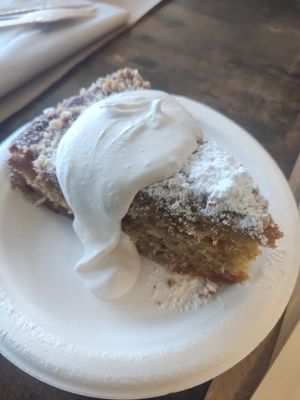 Pastel de albaricoque y crema de chocolate blanco at Veganitzat in Corca