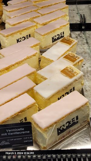 Cream cake | pflanzlich = plant-based at Bäckerei Knobel in Lachen